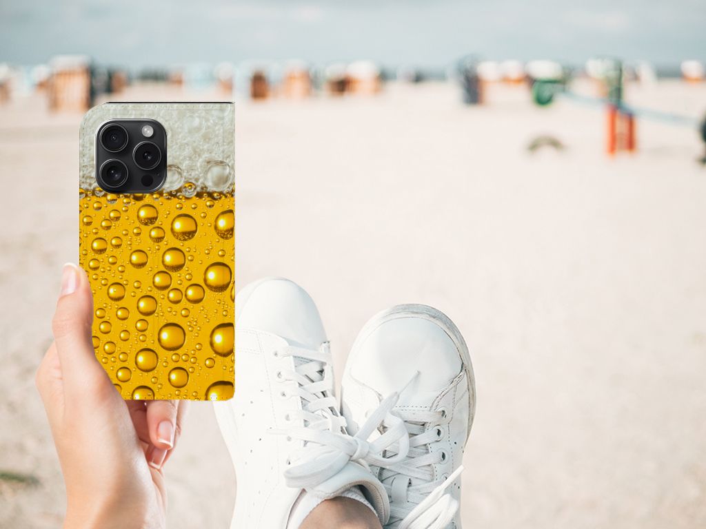 iPhone 15 Pro Flip Style Cover Bier met unieke bierprint en druppels, perfect voor uitgaan en festivals 🍻.
