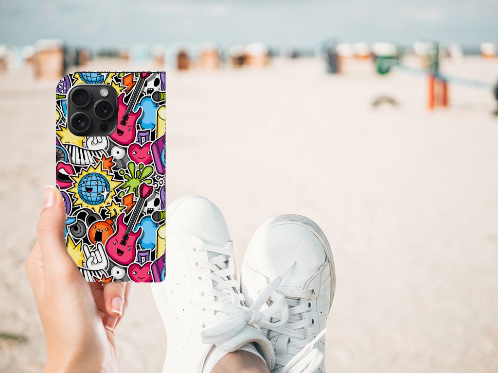 iPhone 15 Pro Hippe Standcase Punk Rock design met vrolijke kleuren en muziek thema đ¸