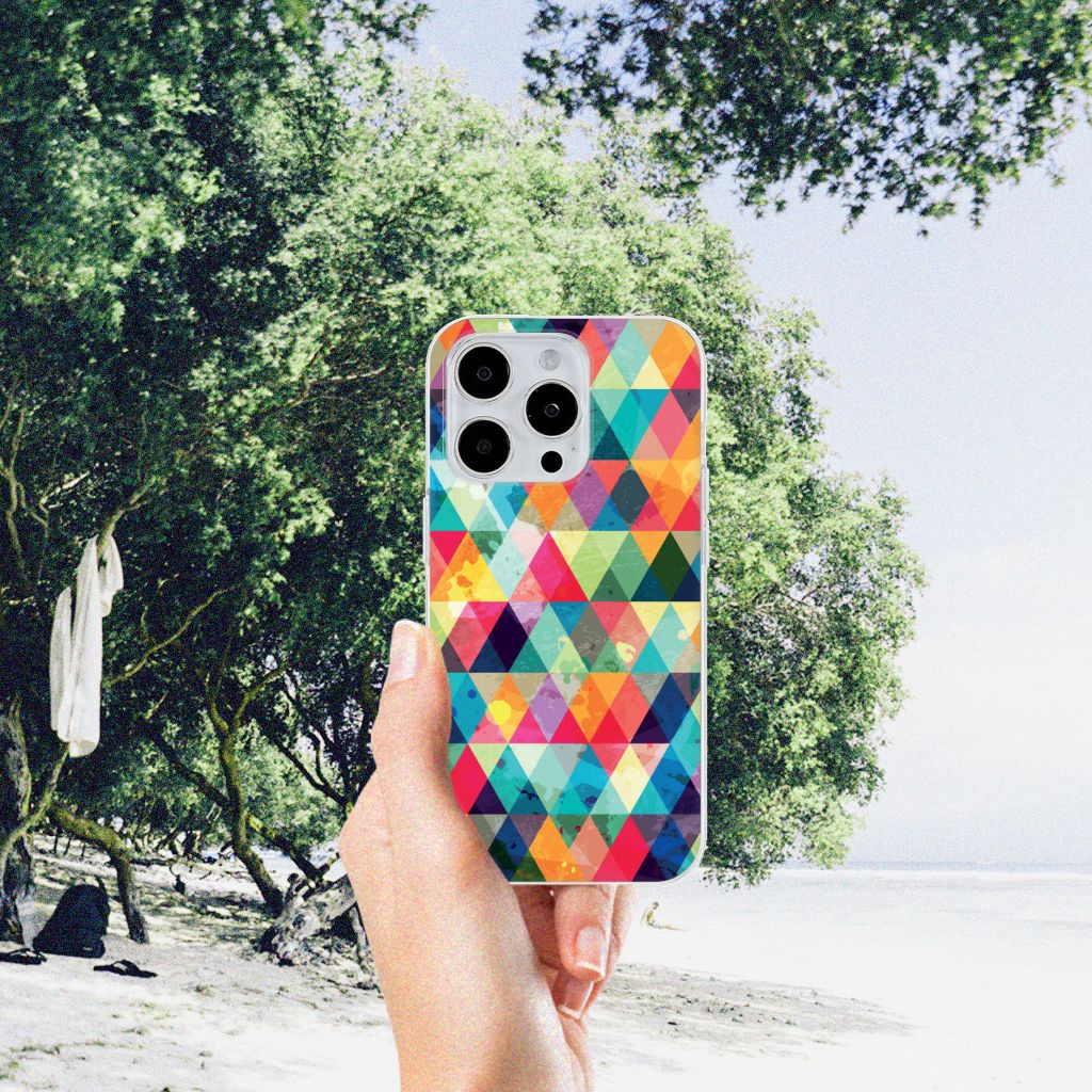 iPhone 15 Pro Max TPU bumper Geruit met kleurrijke ruitjes op een strand achtergrond đ.