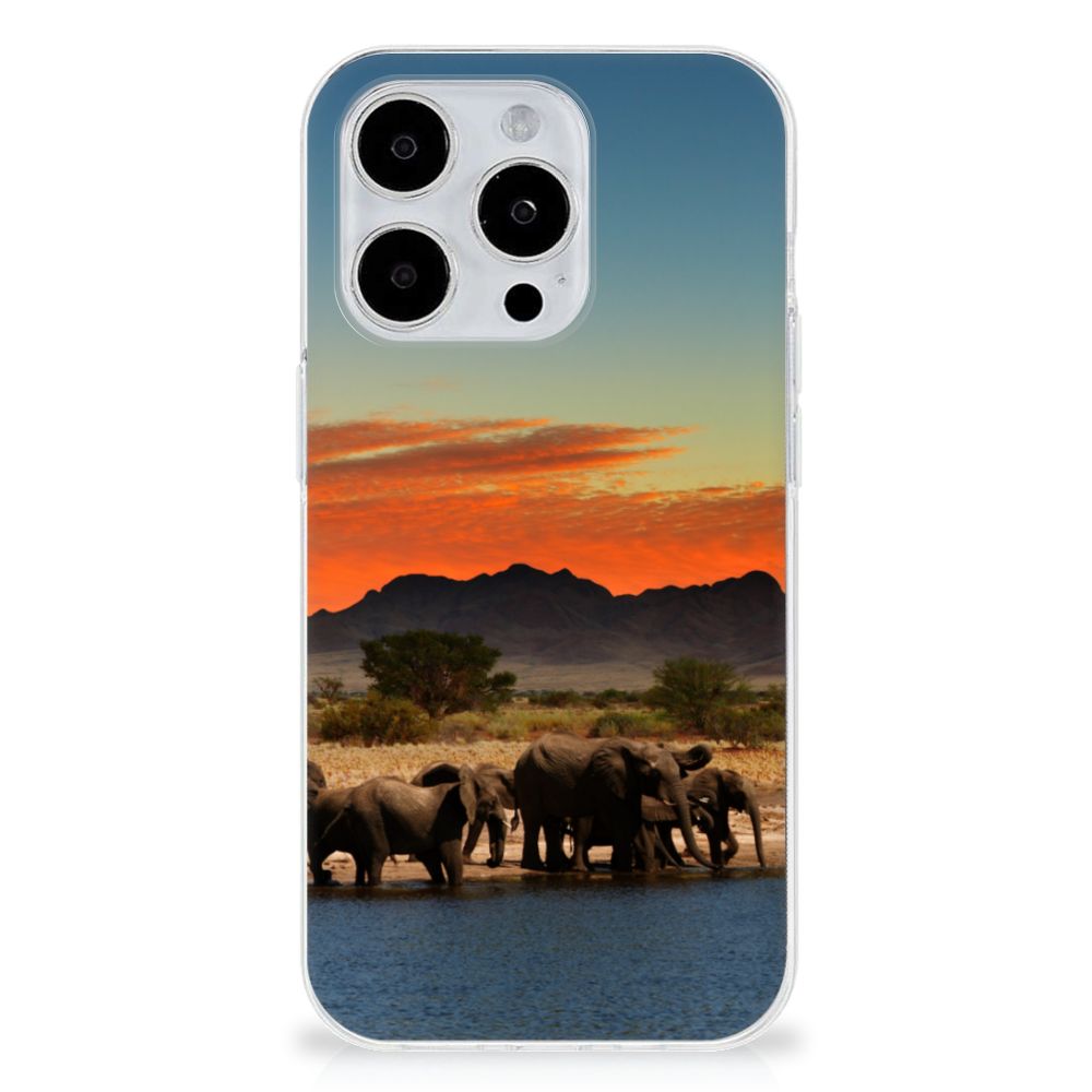 iPhone 15 Pro TPU Hoesje Olifanten met olifanten bij zonsondergang đ
.