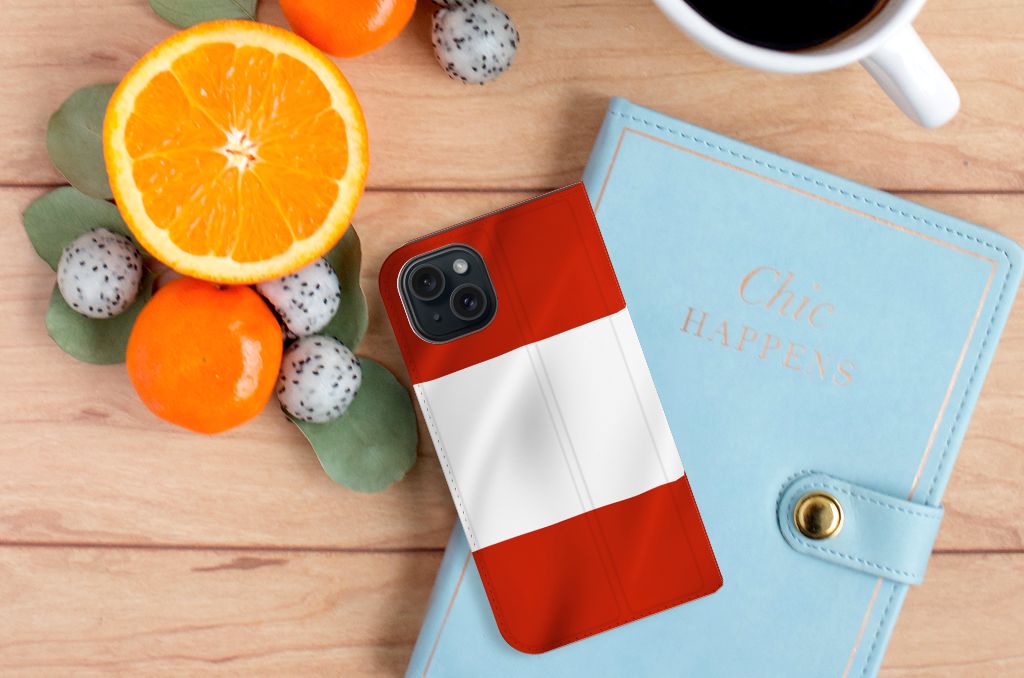 iPhone 15 Standcase Oostenrijk met Oostenrijkse vlag en fruit op tafel đ