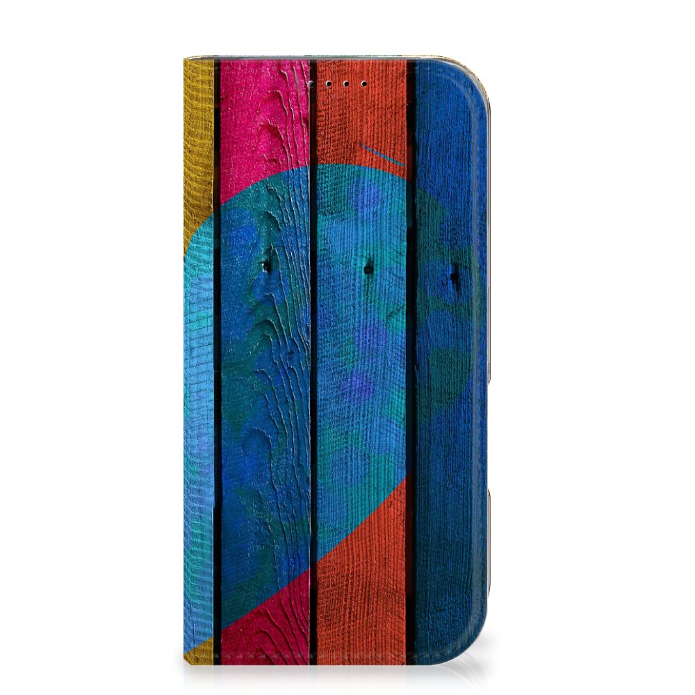 iPhone 16 Pro Book Wallet Case Wood Heart Cadeau voor je Vriend design hart kleuren voorkant