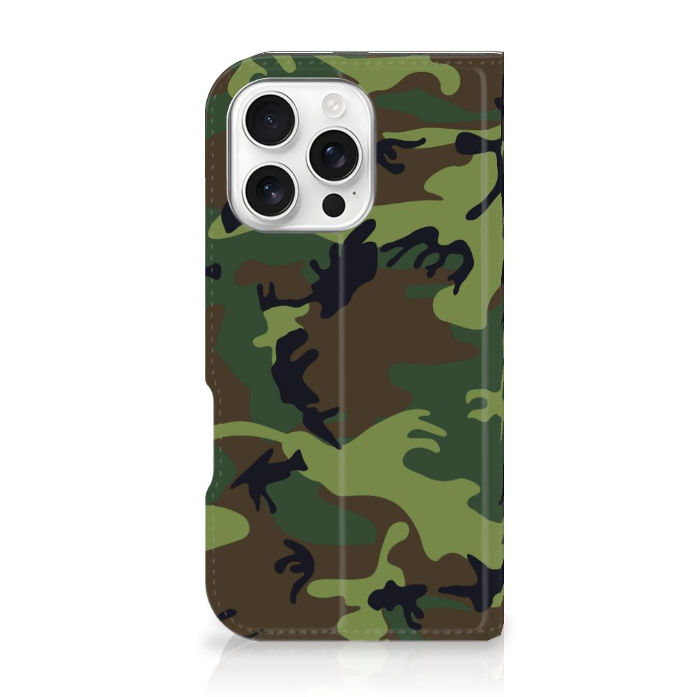iPhone 16 Pro Hoesje met Magneet Army Dark camouflage design voorkant