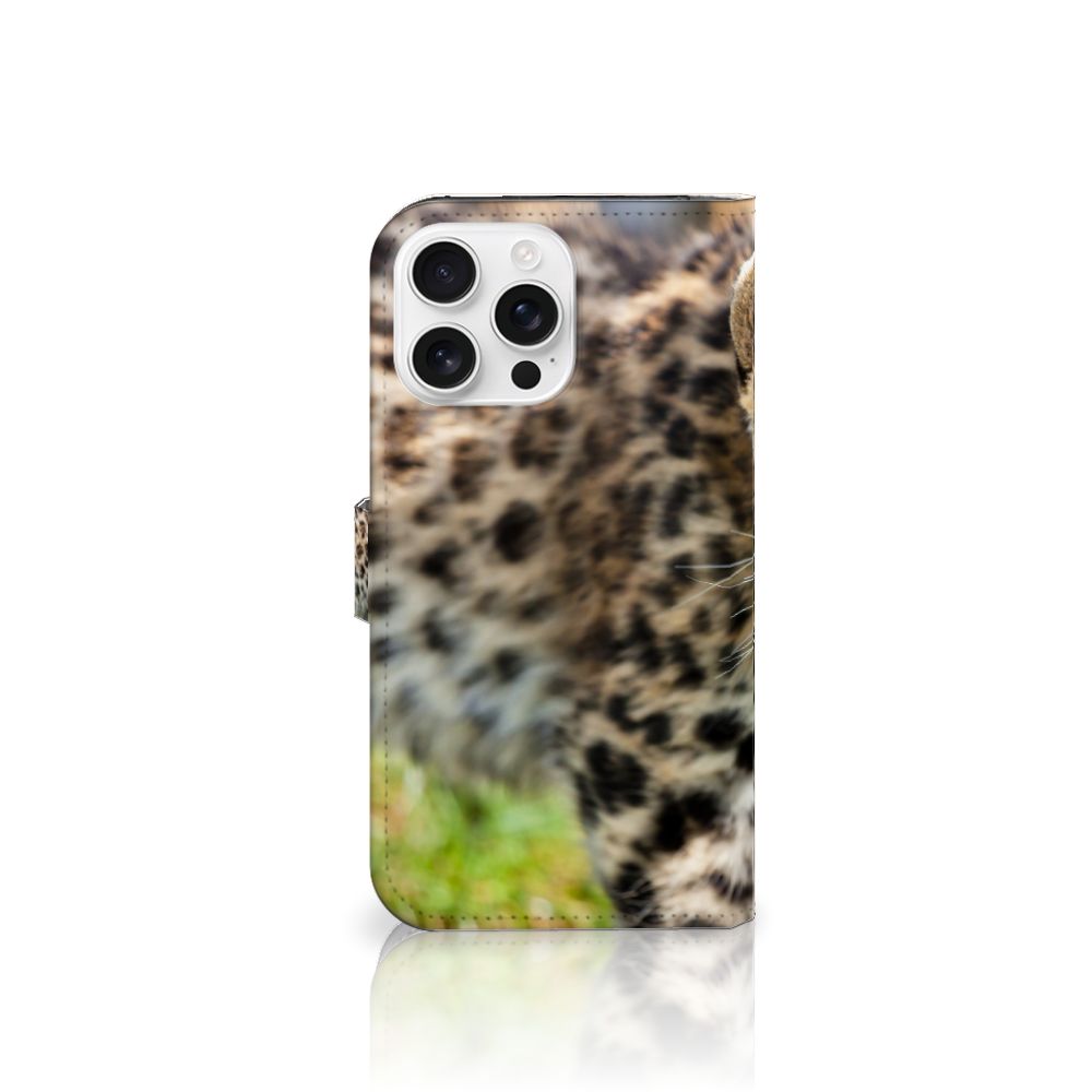 iPhone 16 Pro Max Telefoonhoesje met Pasjes Baby Luipaard design luipaard aanzicht