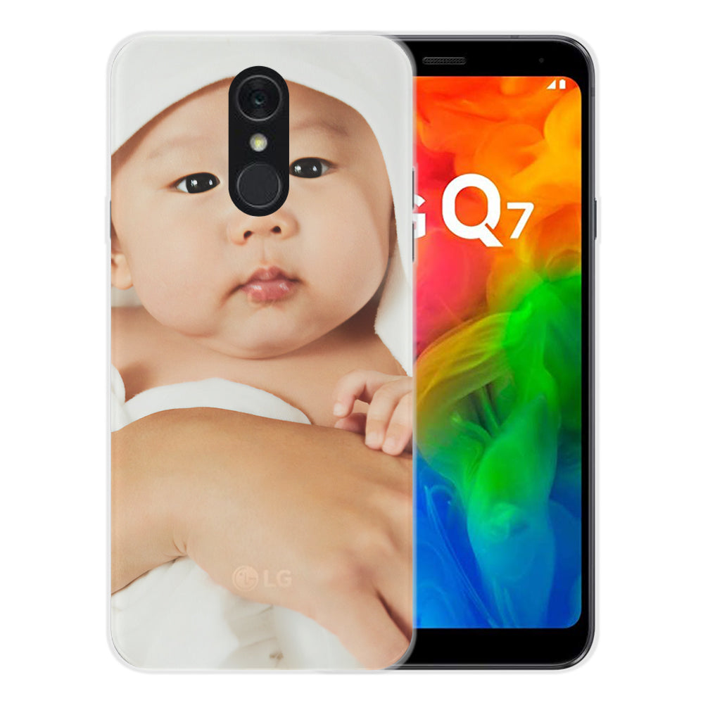 Hoesje Maken met Foto LG Q7 met afbeelding van een baby op de voorkant van een telefoonhoesje.