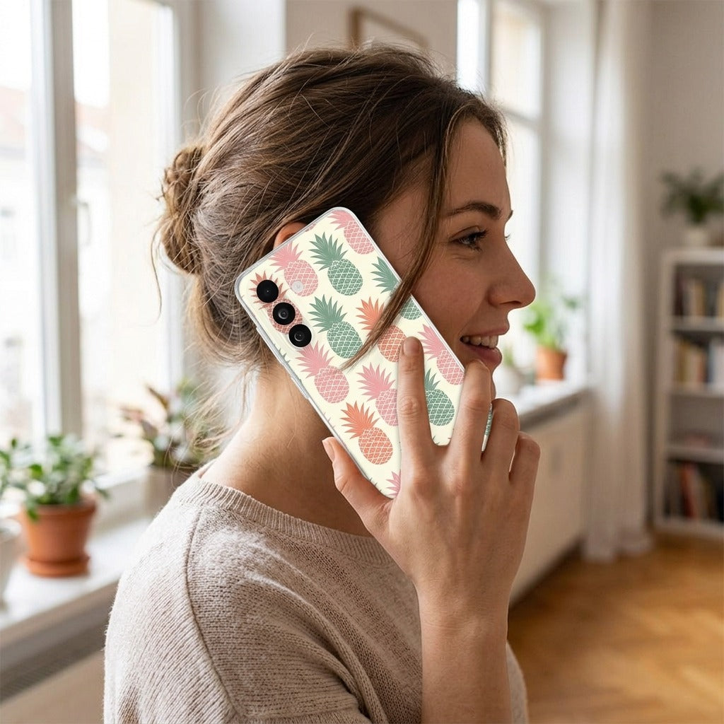 Softcase hoesje Samsung Galaxy A27 Ananas - lifestyle foto in huiselijke setting