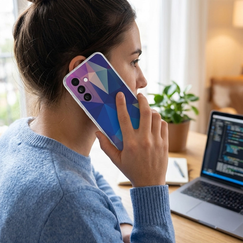 Softcase hoesje Samsung Galaxy A27 Polygon Dark - lifestyle foto in huiselijke setting
