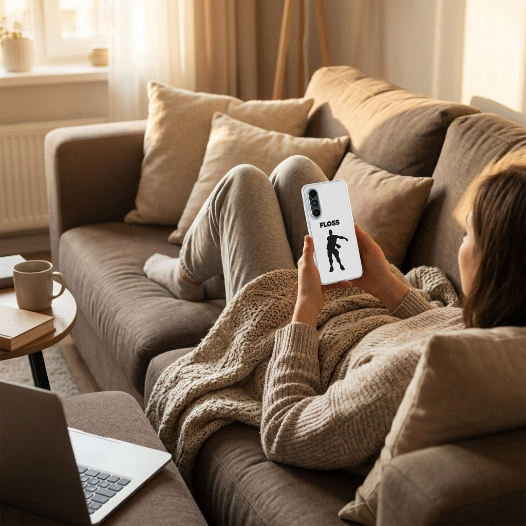 Samsung Galaxy A27 TPU hoesje Floss - lifestyle foto in huiselijke setting