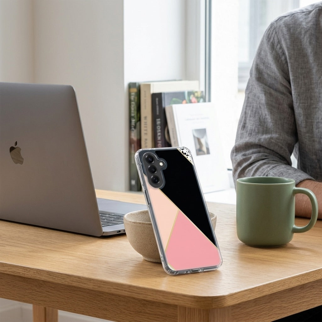 Samsung Galaxy A57 TPU Hoesje Black Pink Shapes - lifestyle foto in huiselijke setting