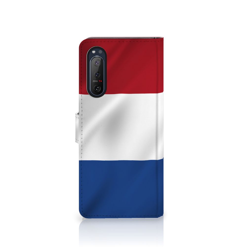 Sony Xperia 5II Bookstyle Case Nederlandse Vlag met artistiek design van de Nederlandse vlag.