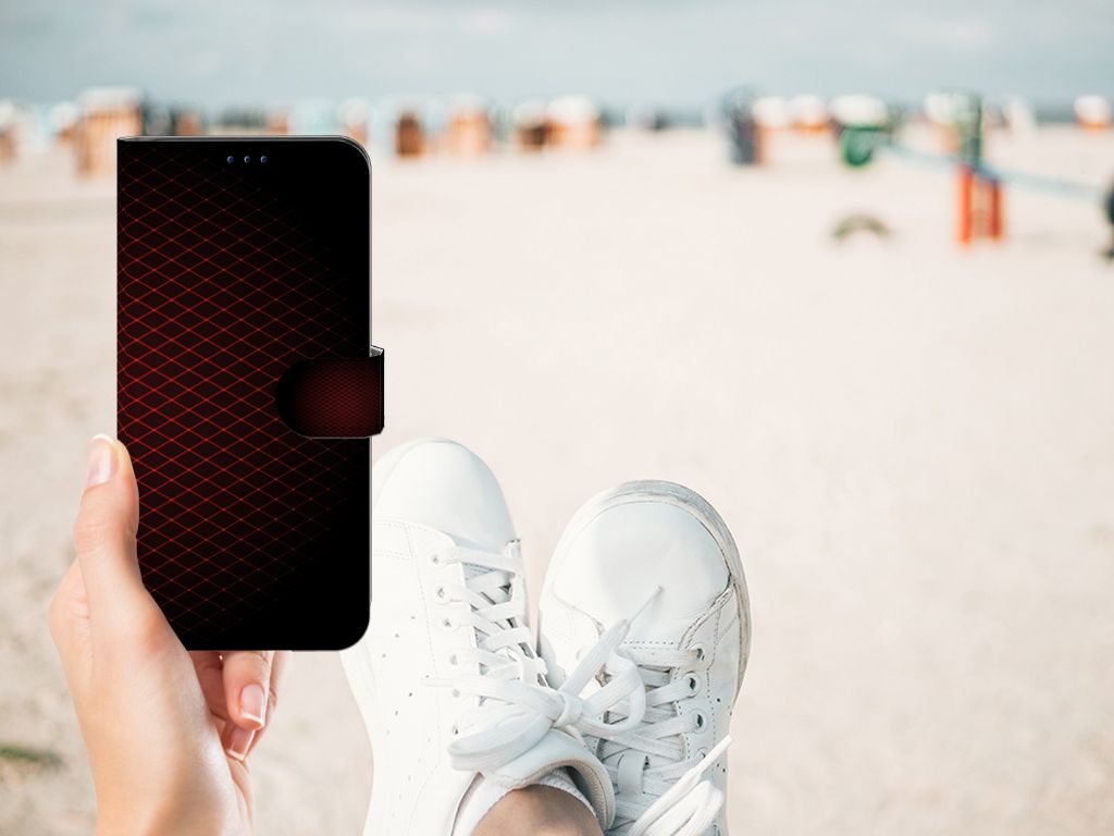 Xiaomi Poco X4 Pro 5G Telefoon Hoesje Geruit Rood in hand met witte sneakers op het strand