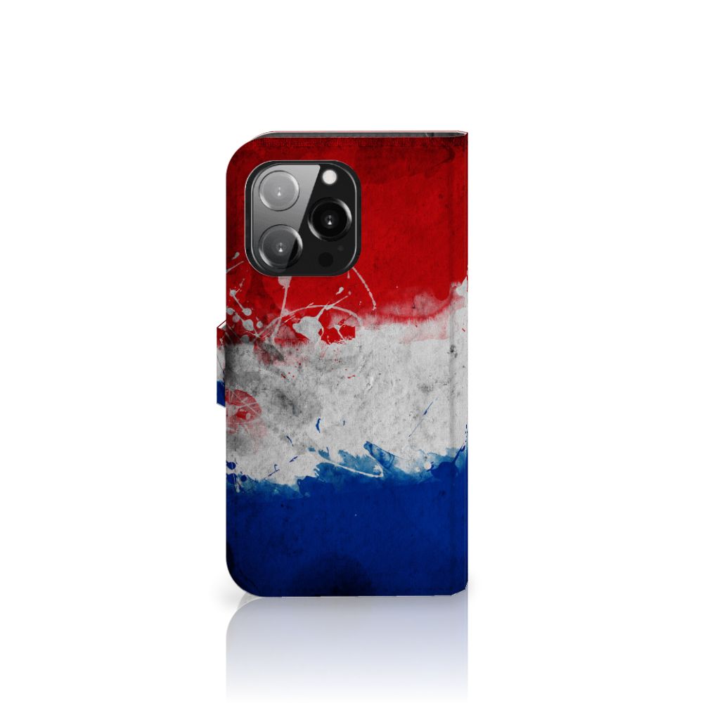 iPhone 13 Pro Bookstyle Case Nederland met artistiek Nederlands vlag ontwerp