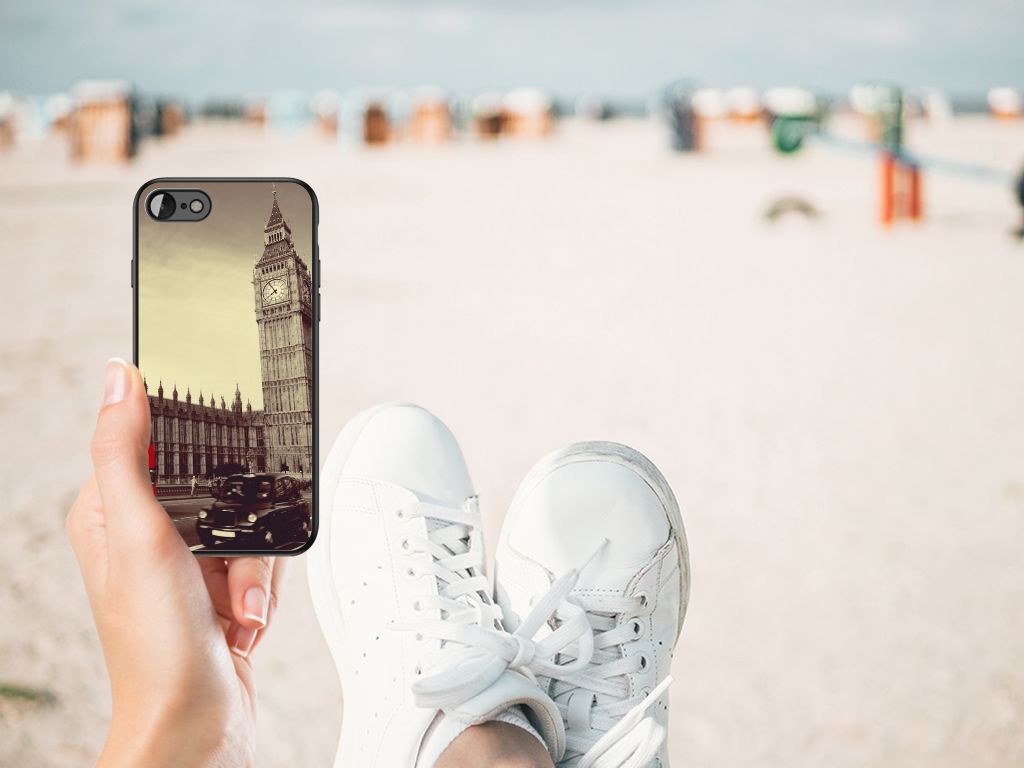 iPhone SE 2022 | SE 2020 | 7/8 TPU Backcover Londen op het strand met sneakers.