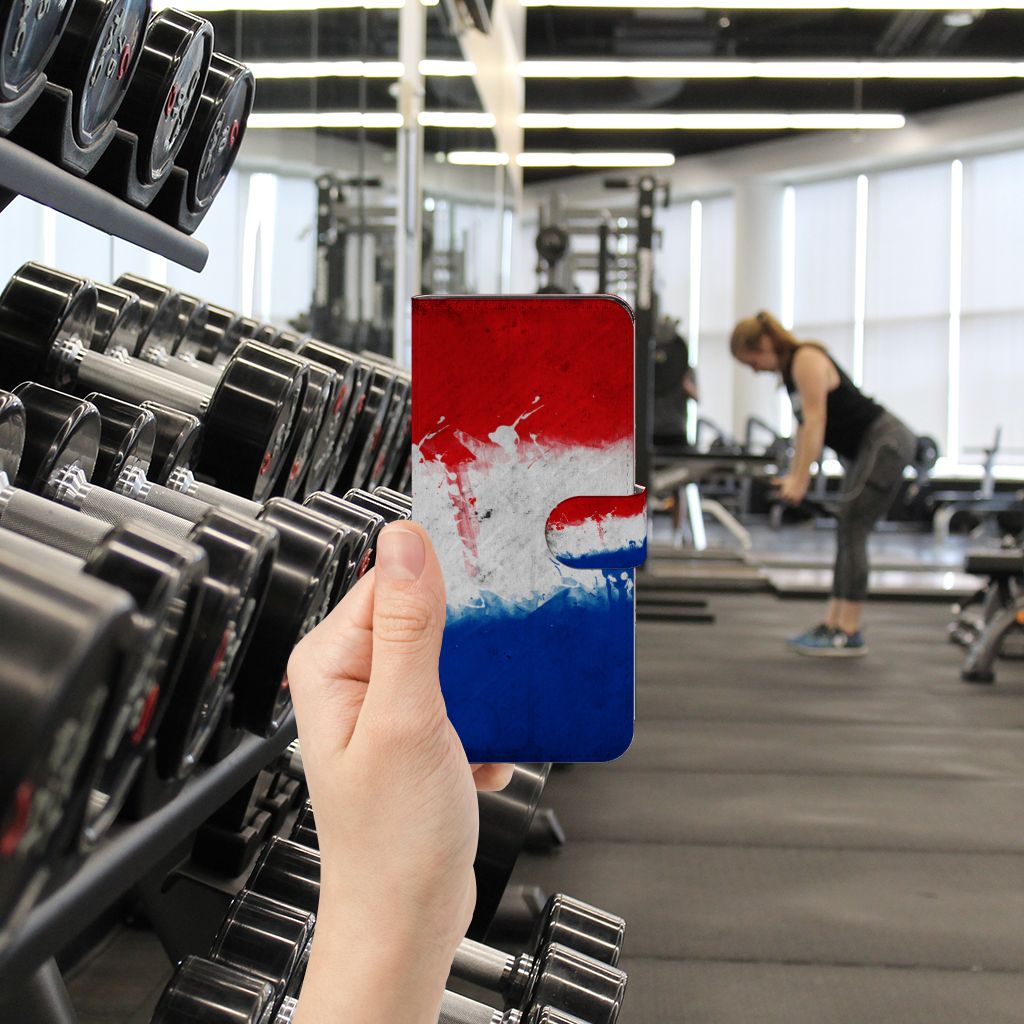 Motorola Edge 40 Pro Bookstyle Case Nederland met artistiek design van de Nederlandse vlag in sportschool.