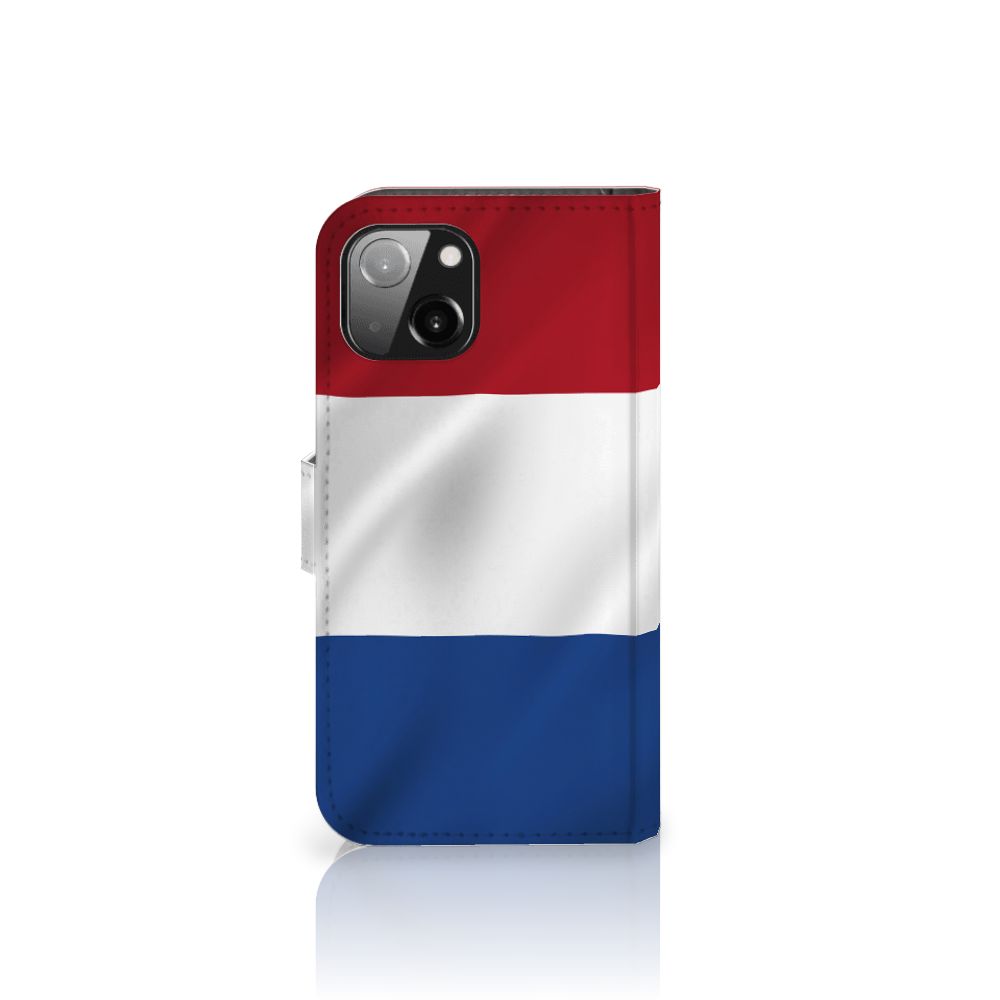 Apple iPhone 13 Bookstyle Case Nederlandse Vlag met artistiek design in de kleuren van de Nederlandse vlag.