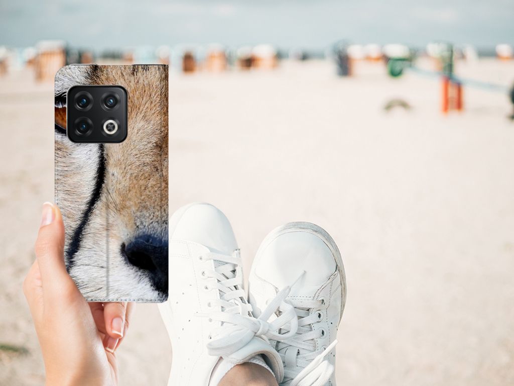 OnePlus 10 Pro Hoesje maken Cheetah met close-up van een jachtluipaard op een strand.