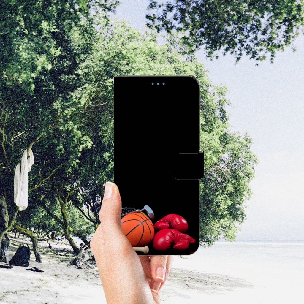 Motorola Moto G51 5G Wallet Case met Pasjes Sports met sportafbeeldingen zoals een basketbal en bokshandschoenen.
