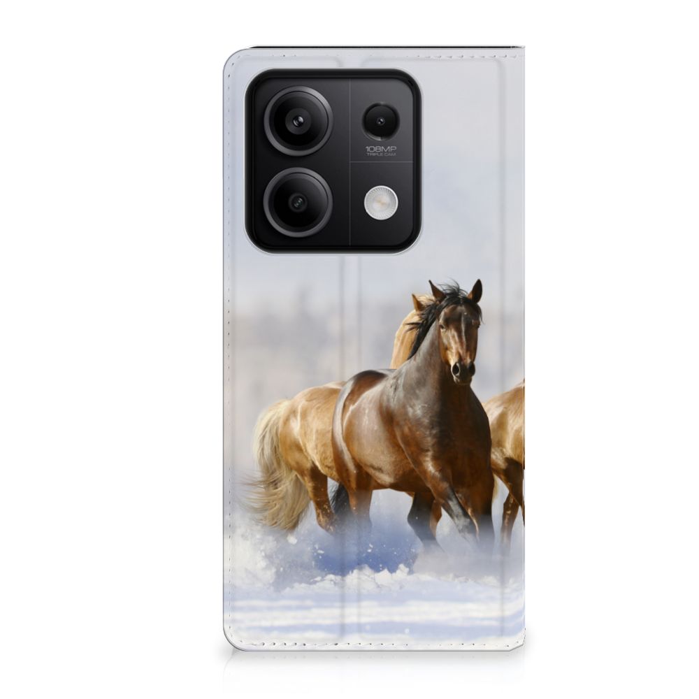 Xiaomi Redmi Note 13 5G Hoesje maken Paarden met een afbeelding van galloperende paarden op een stijlvolle achtergrond.