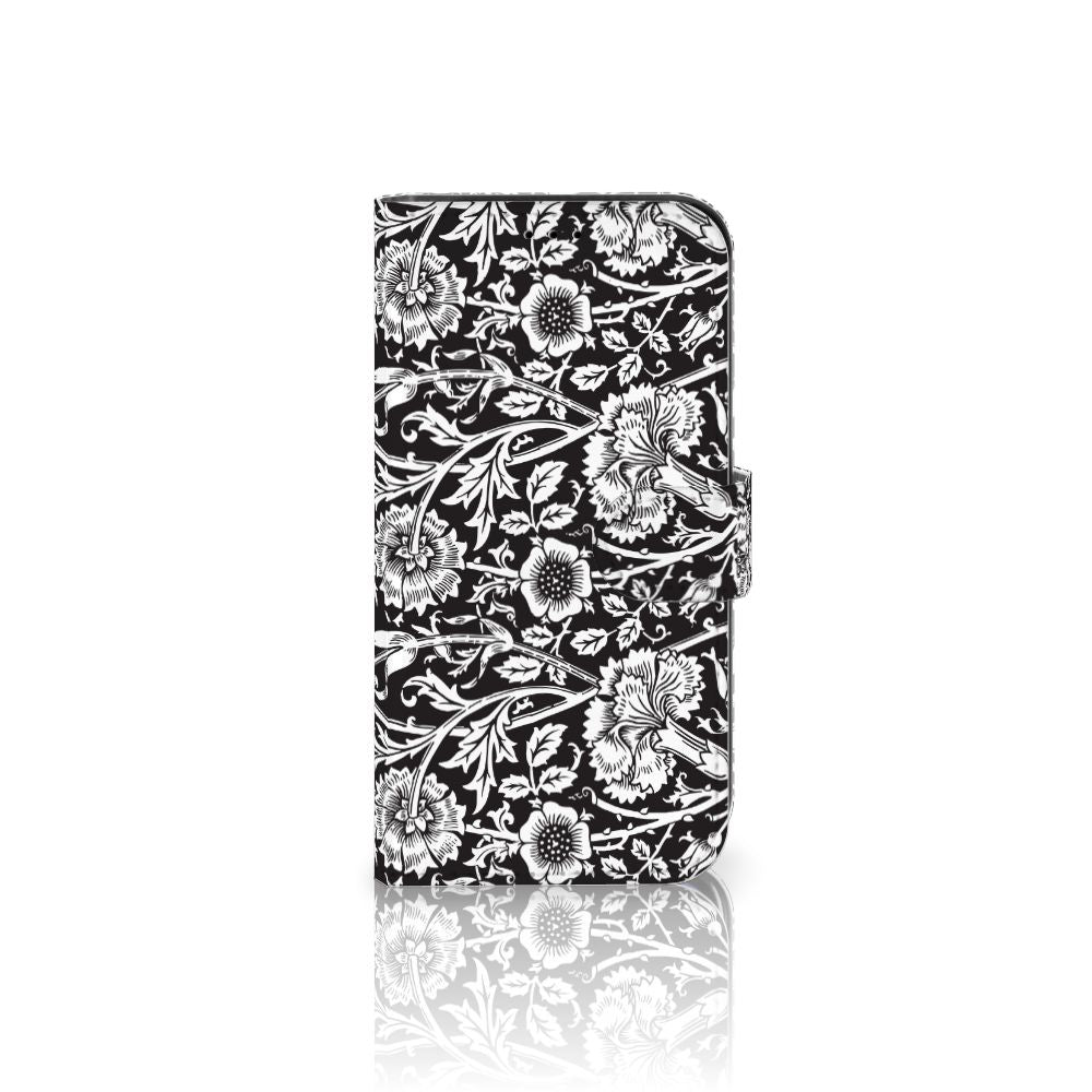 Apple iPhone 13 Hoesje Black Flowers met zwart-witte bloemenprint voor een stijlvol en uniek design.