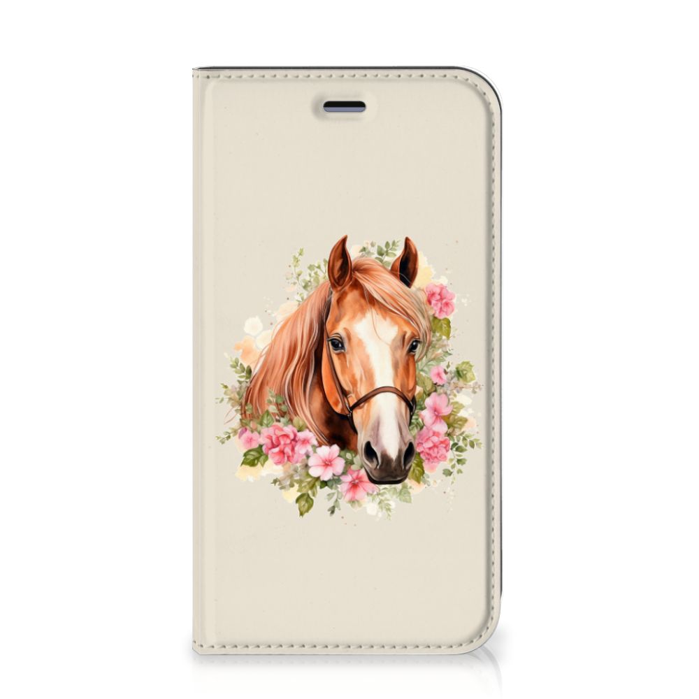 Hoesje maken voor Apple iPhone 11 Paard met een mooie paardenafbeelding omringd door bloemen.