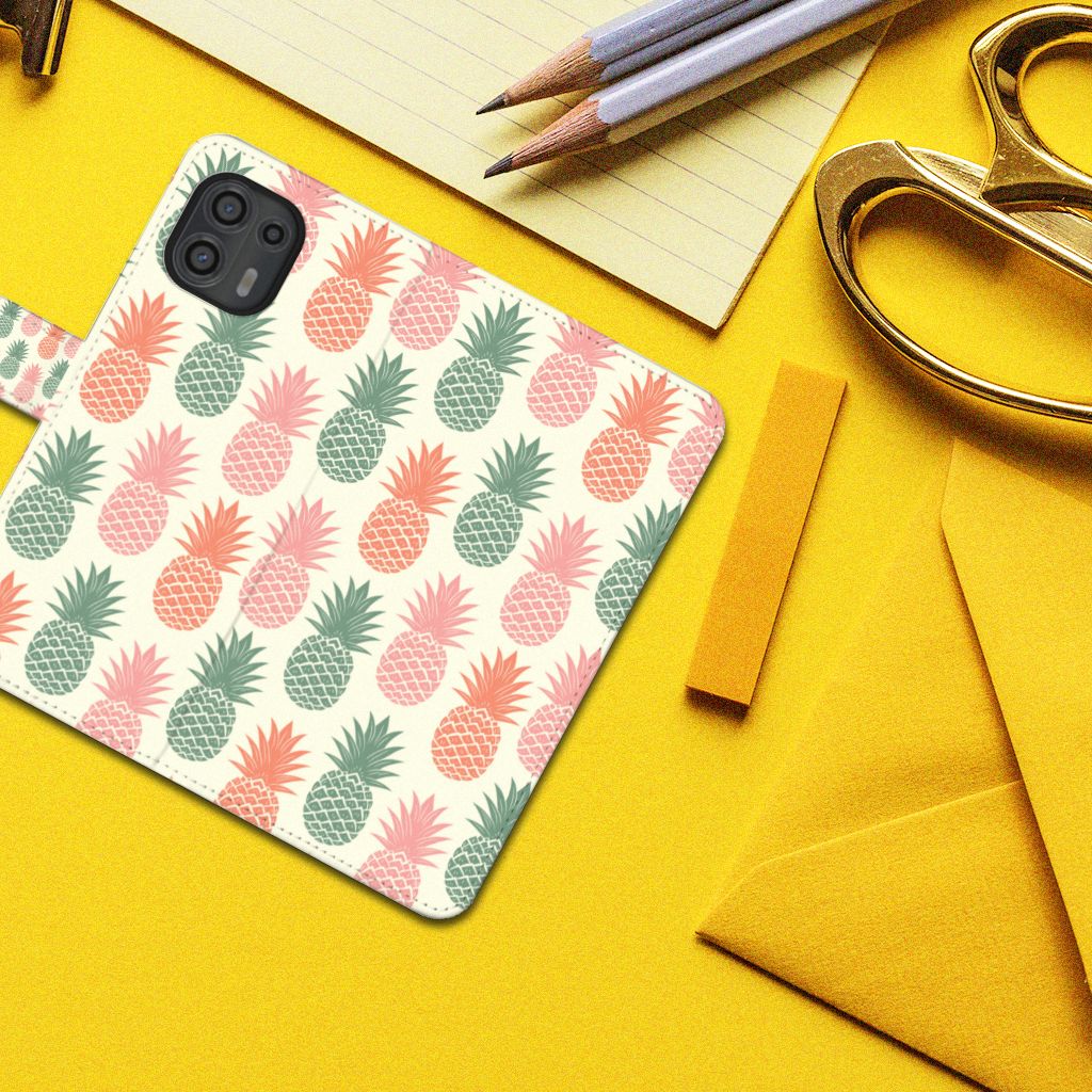 Motorola Edge 20 Lite Book Cover Ananas