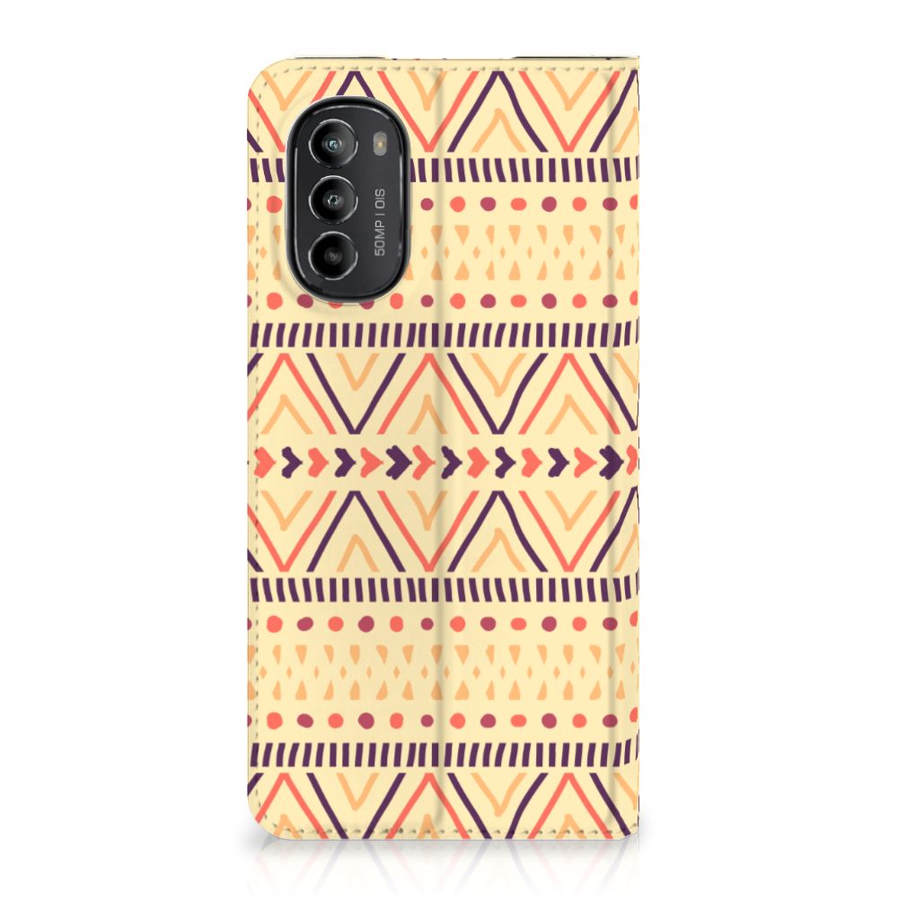 Motorola Moto G52 | Moto G82 Hoesje met Magneet Aztec Yellow - B2C Telecom