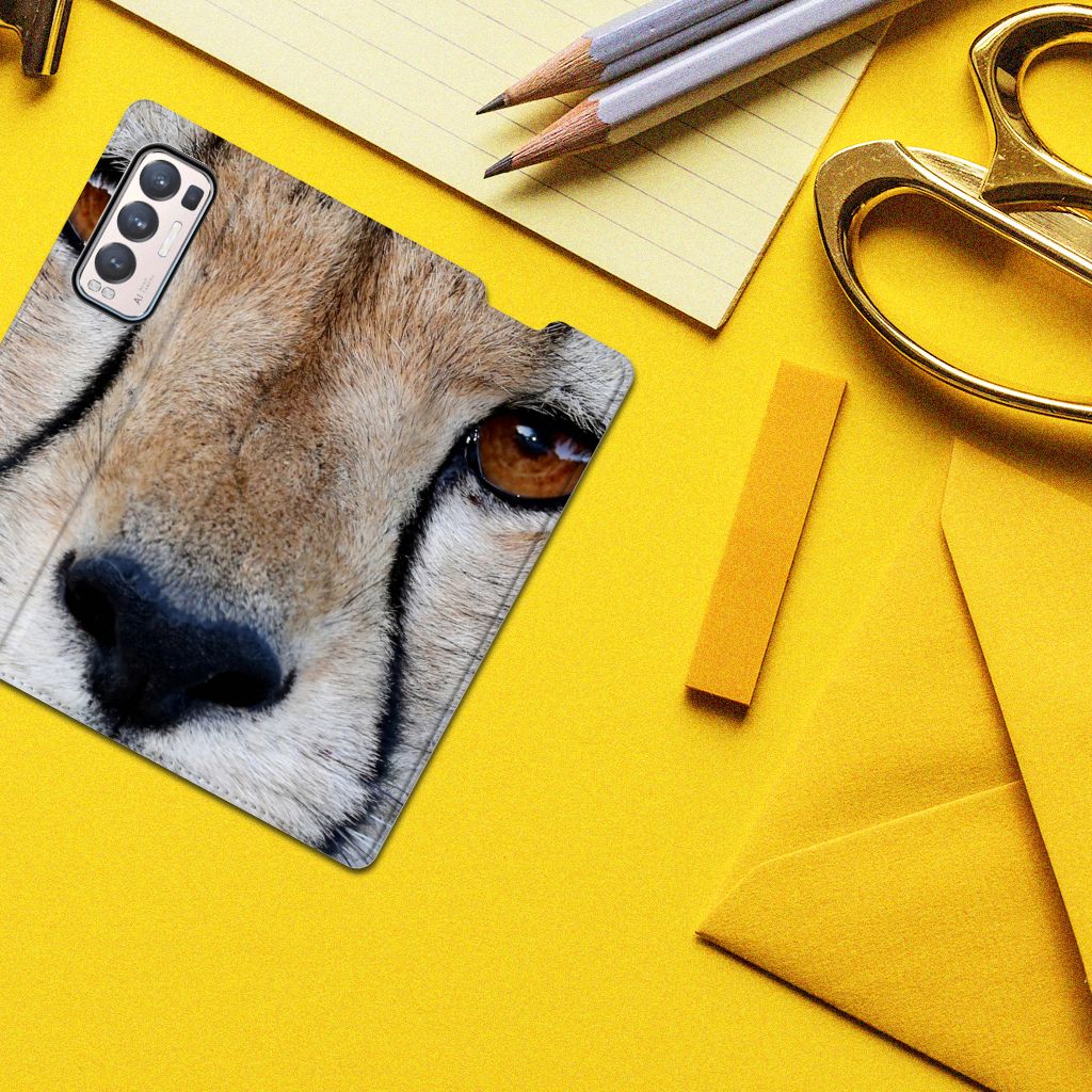 OPPO Find X3 Neo Hoesje maken Cheetah met close-up van een cheetah op een gele achtergrond