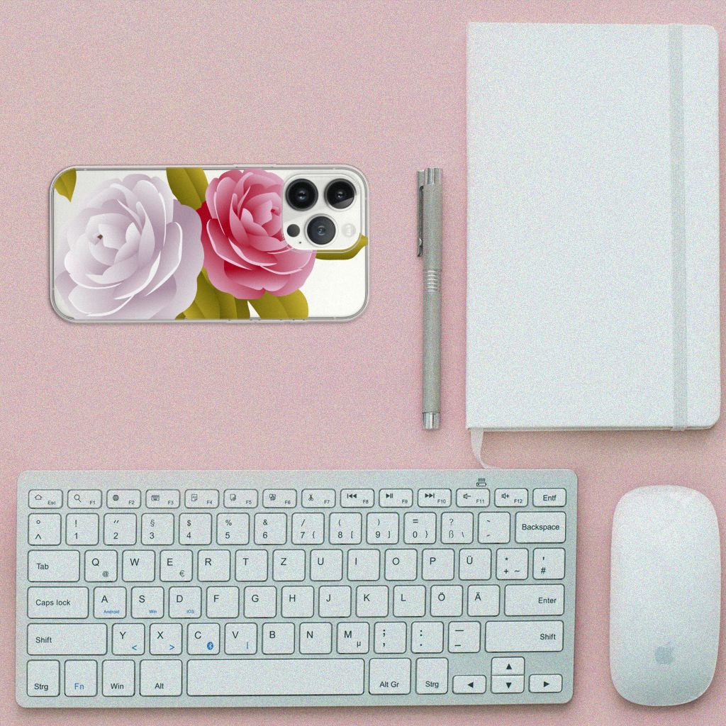 iPhone 13 Pro Max TPU Case Roses met prachtige rozen in roze en wit, geplaatst op een bureau met toetsenbord en notitieboek.