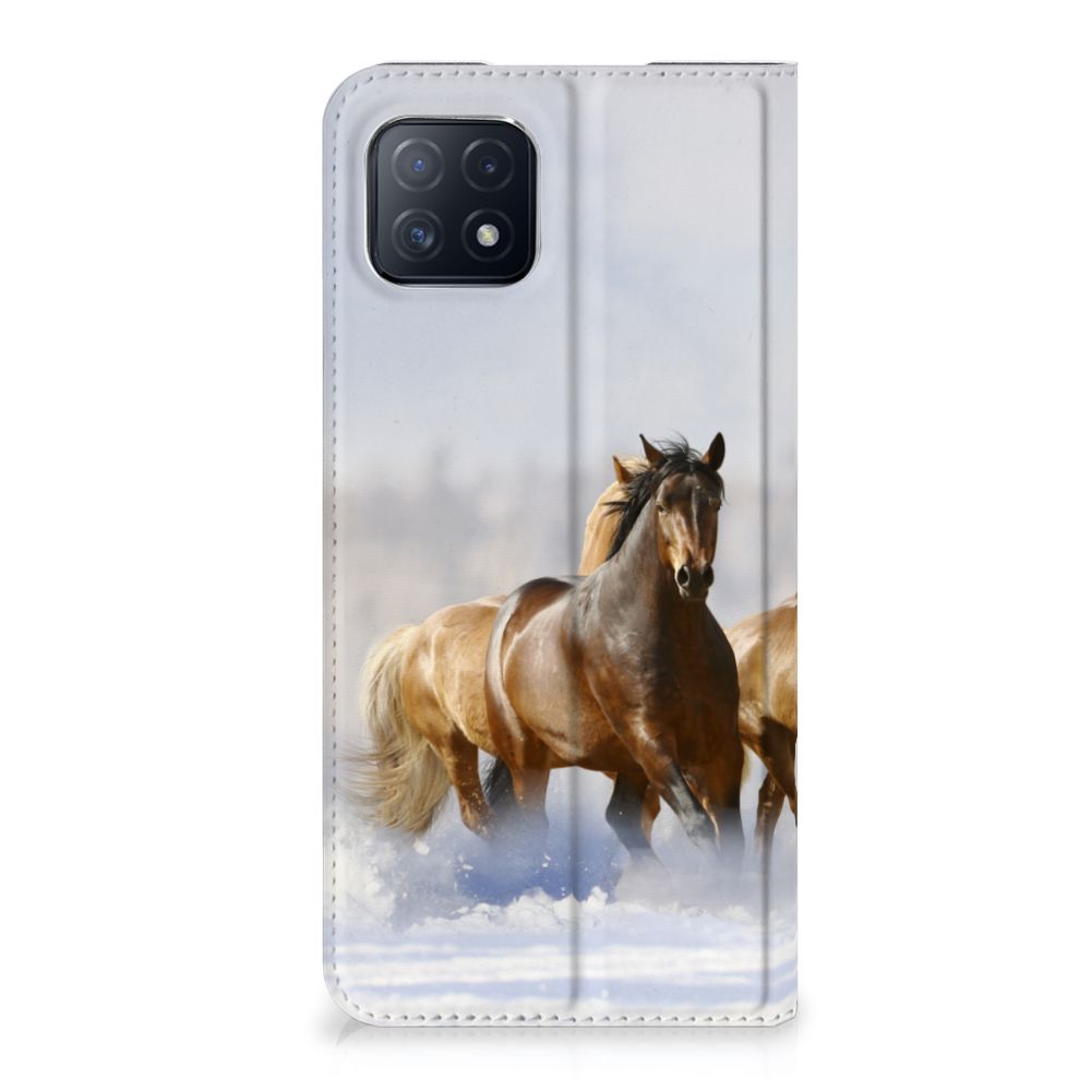OPPO A73 5G Hoesje maken Paarden met een mooie print van rennende paarden op een smartphonehoesje.