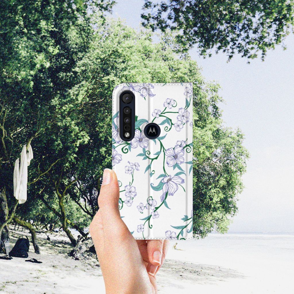Motorola G8 Plus Uniek Smart Cover Blossom White - B2C Telecom