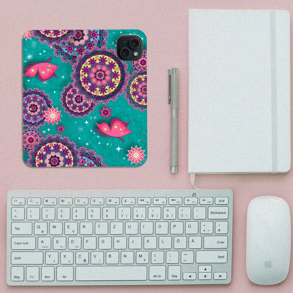 iPhone 15 Bookcase Cirkels en Vlinders met kleurrijke cirkels en vlinders op een desktop achtergrond