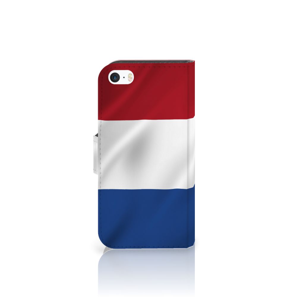 Apple iPhone 5 | 5s | SE Bookstyle Case Nederlandse Vlag met artistiek ontwerp van de Nederlandse vlag.