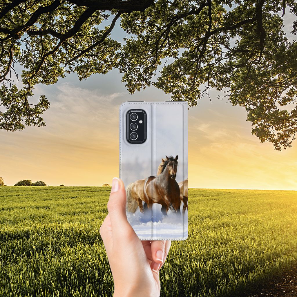 Samsung Galaxy M52 Hoesje maken Paarden met afbeelding van paarden in een natuurlijke omgeving