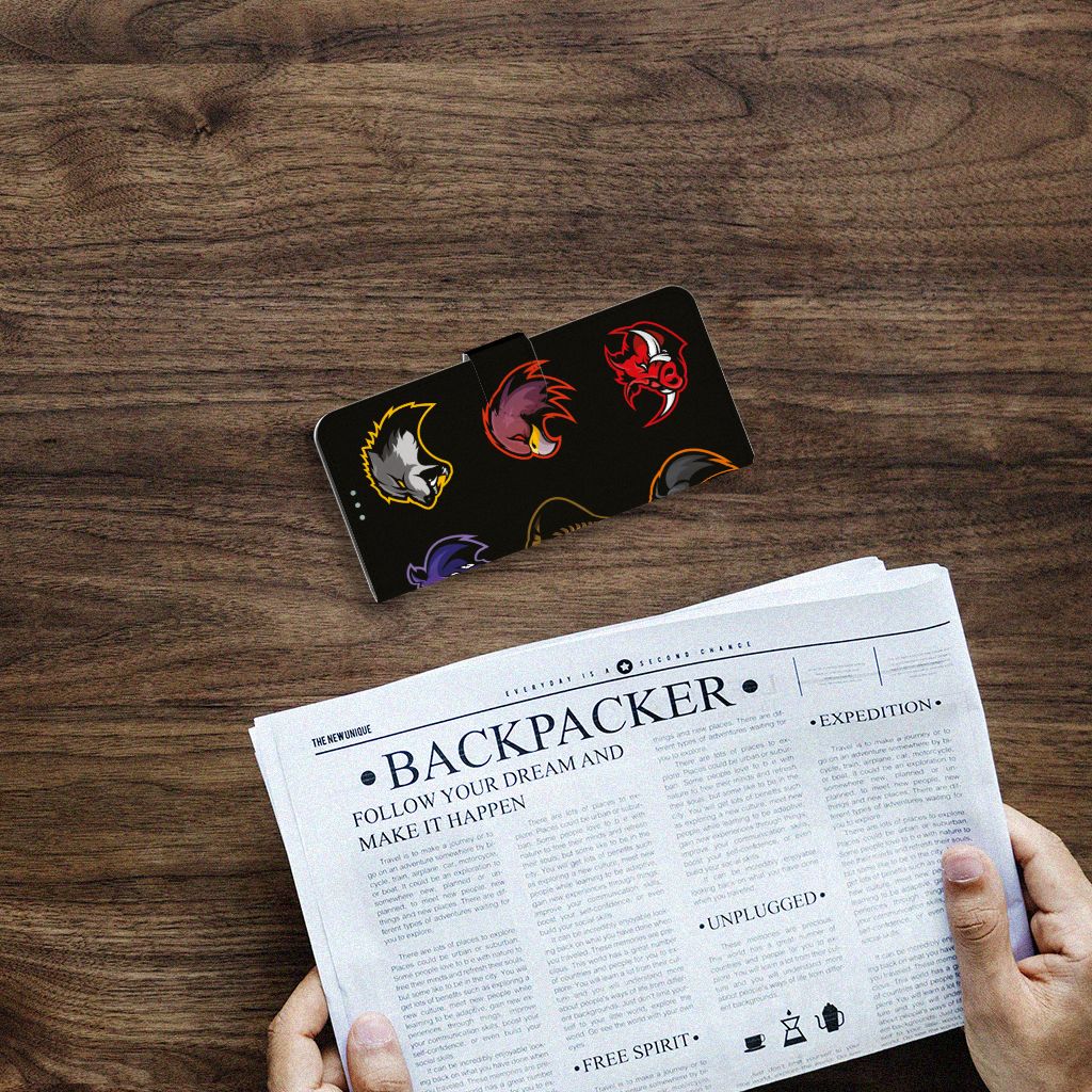 Nokia 3.4 Leuk Hoesje Cartoon met kleurrijke dierenprints op een zwarte achtergrond.