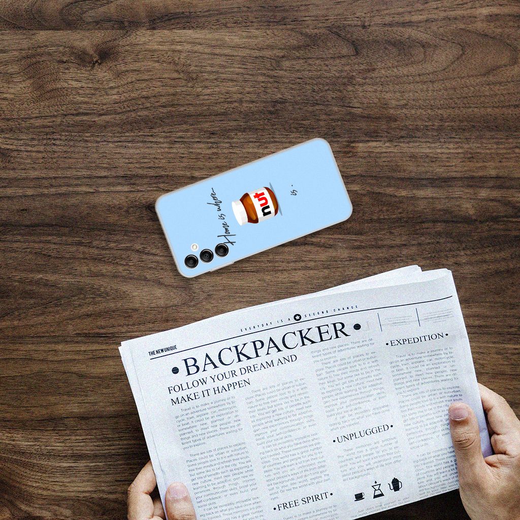 Samsung Galaxy A14 5G Siliconen Case Nut Home op een tafel met krant