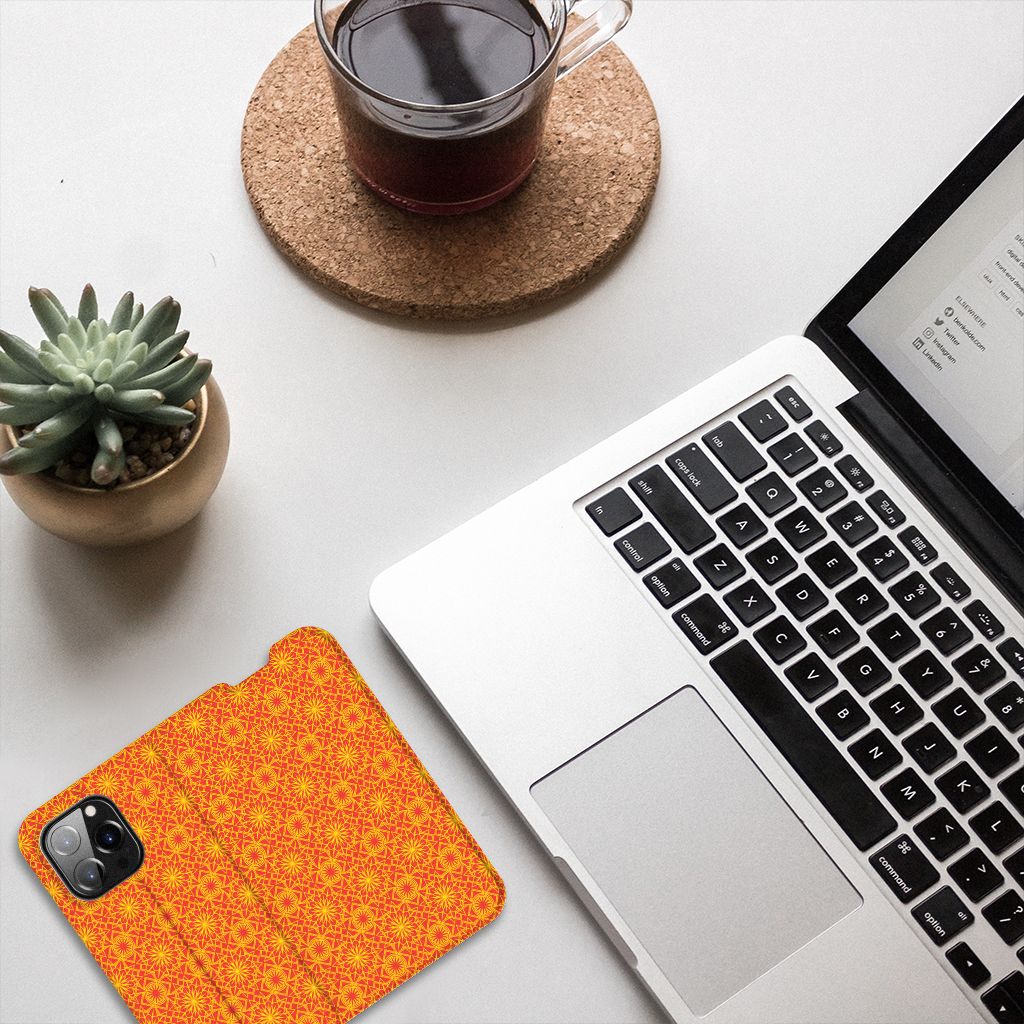 iPhone 14 Pro Hoesje met Magneet Batik Oranje