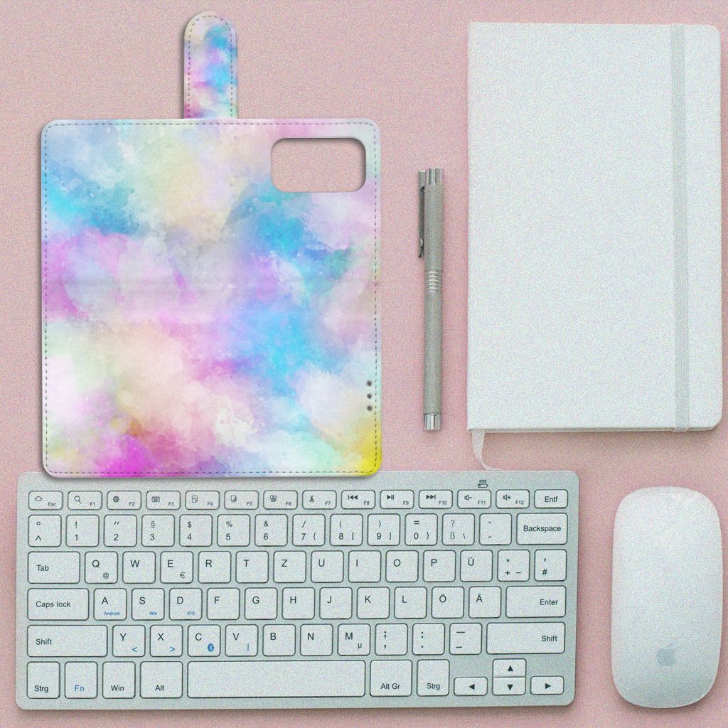 Hoesje OnePlus 9 Pro Watercolor Light met pastelkleuren op een bureau met toetsenbord en notitieboek.