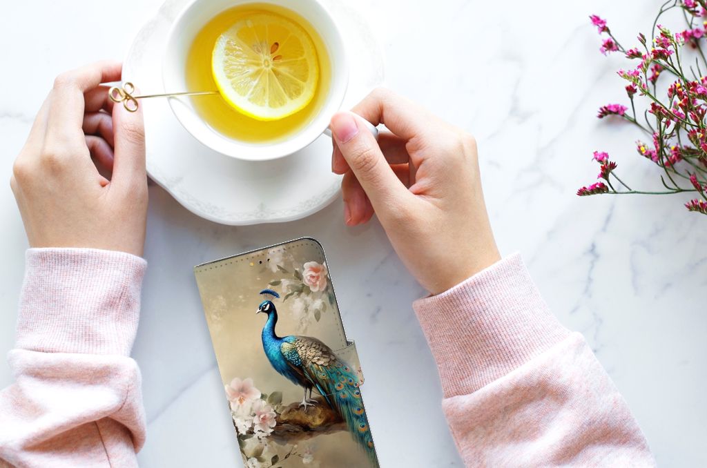 Telefoonhoesje met Pasjes voor Samsung Galaxy A14 5G Vintage Pauwen naast een kopje thee met citroen.