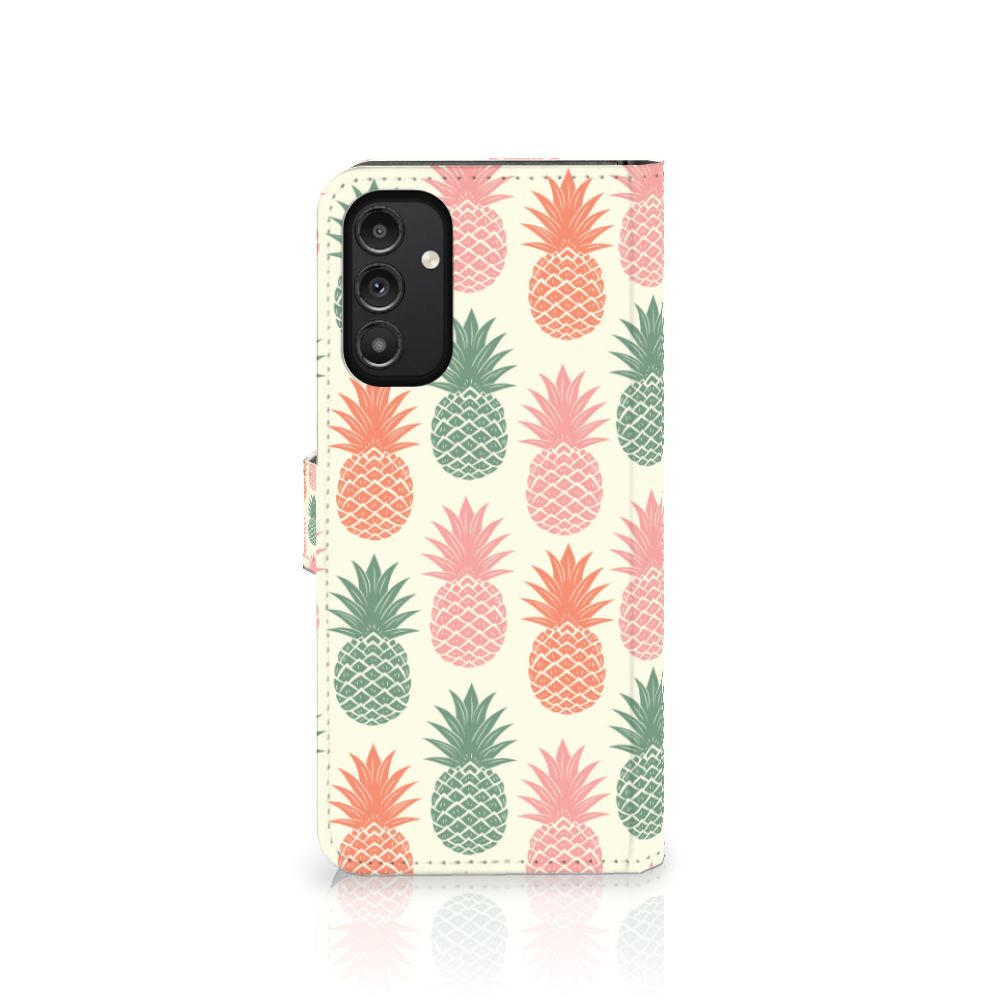 Samsung Galaxy A14 5G Book Cover Ananas met kleurrijke ananasprint in roze, groen en rood kleuren.