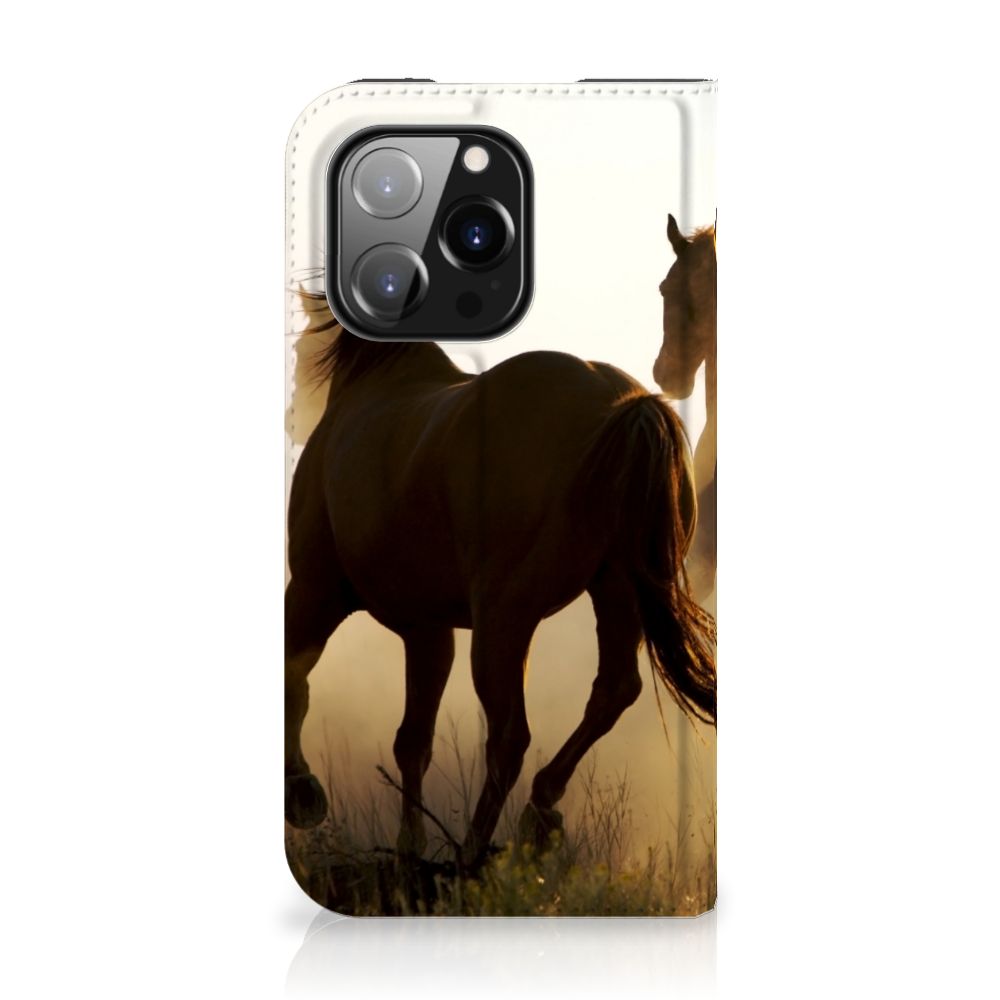 iPhone 14 Pro Hoesje maken Design Cowboy met paardenprint in zonnige omgeving
