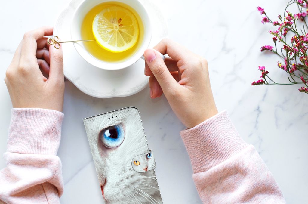Google Pixel 7 Telefoonhoesje met Pasjes Witte Kat