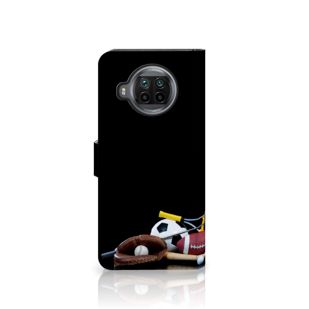 Xiaomi Mi 10T Lite Wallet Case met Pasjes Sports met diverse sportobjecten en elegante zwart design.