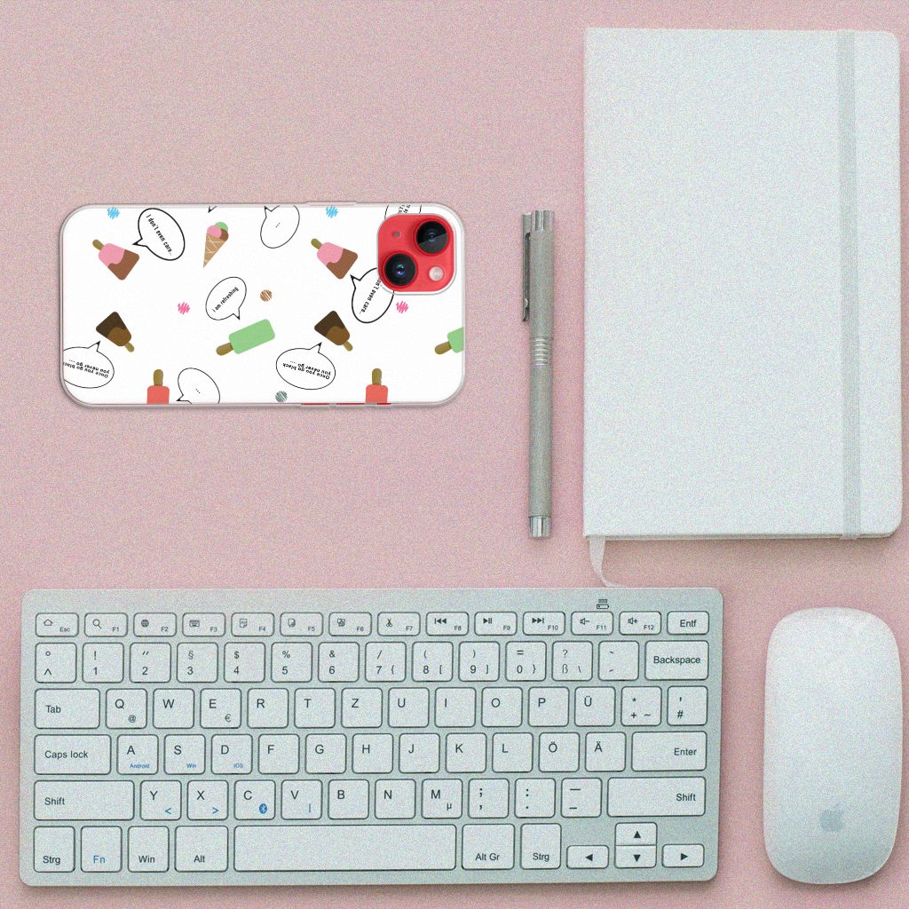 iPhone 14 Plus Siliconen Case IJsjes met vrolijke ijsjes en tekstwolkjes op een bureau met toetsenbord en notitieboek.
