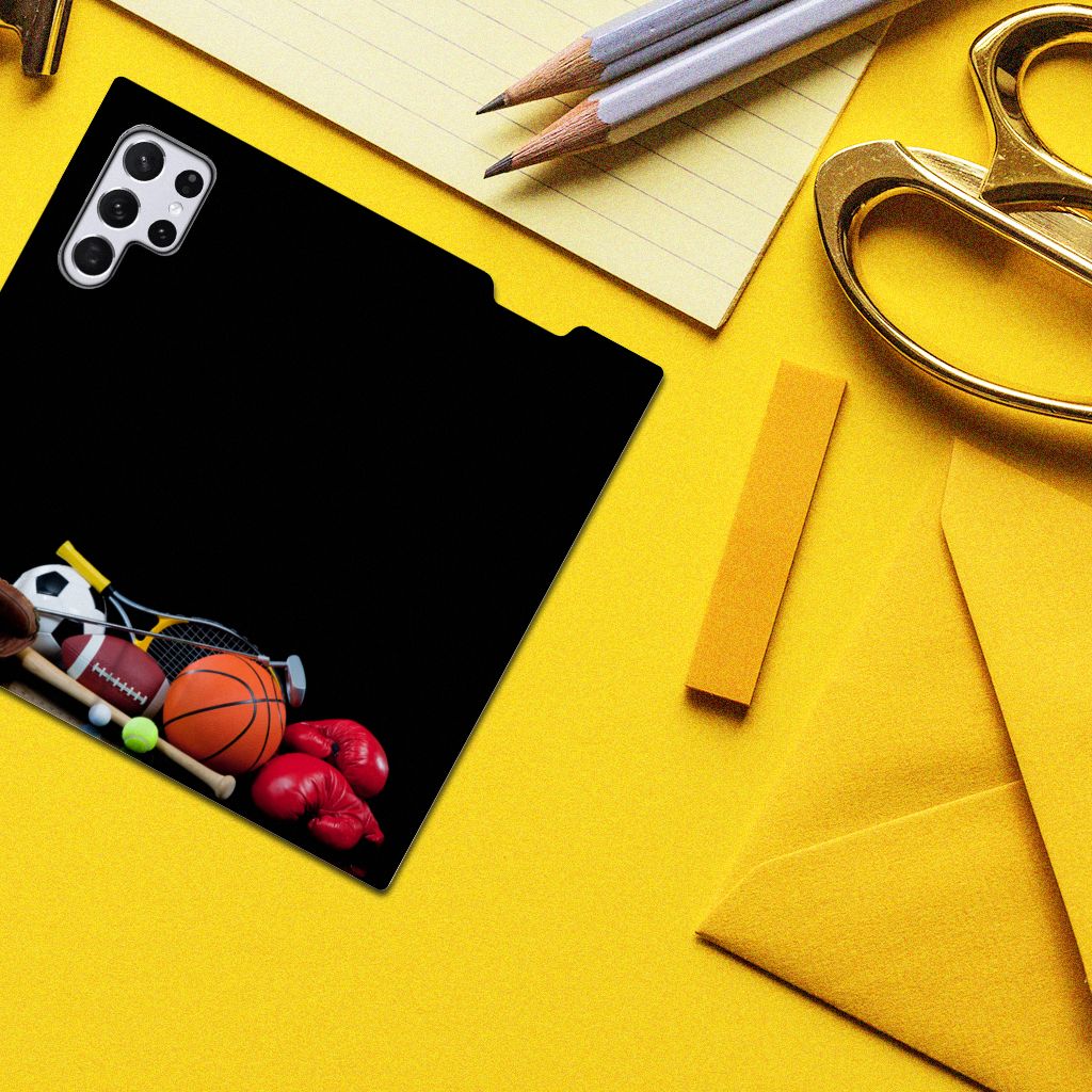 Samsung Galaxy S22 Ultra Hippe Standcase Sports met diverse sportuitrusting en kleurrijk design.