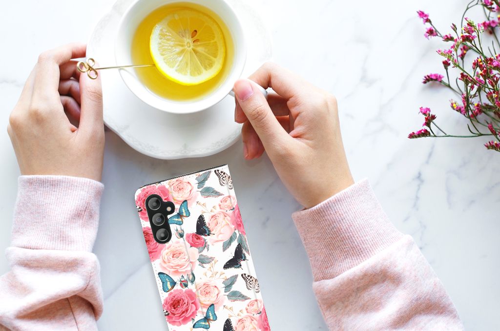 Samsung Galaxy A14 5G Smart Cover Butterfly Roses designed with beautiful roses and butterflies.