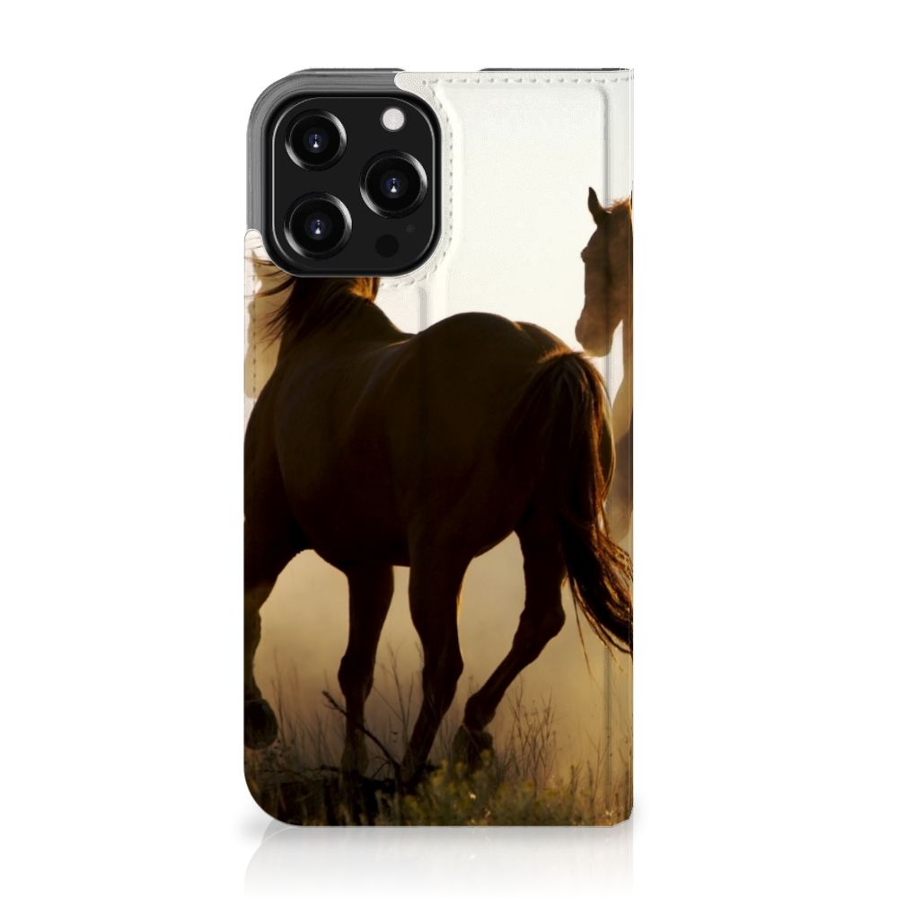 iPhone 13 Pro Max Hoesje maken Design Cowboy met paardenprint in gouden uurtjes.