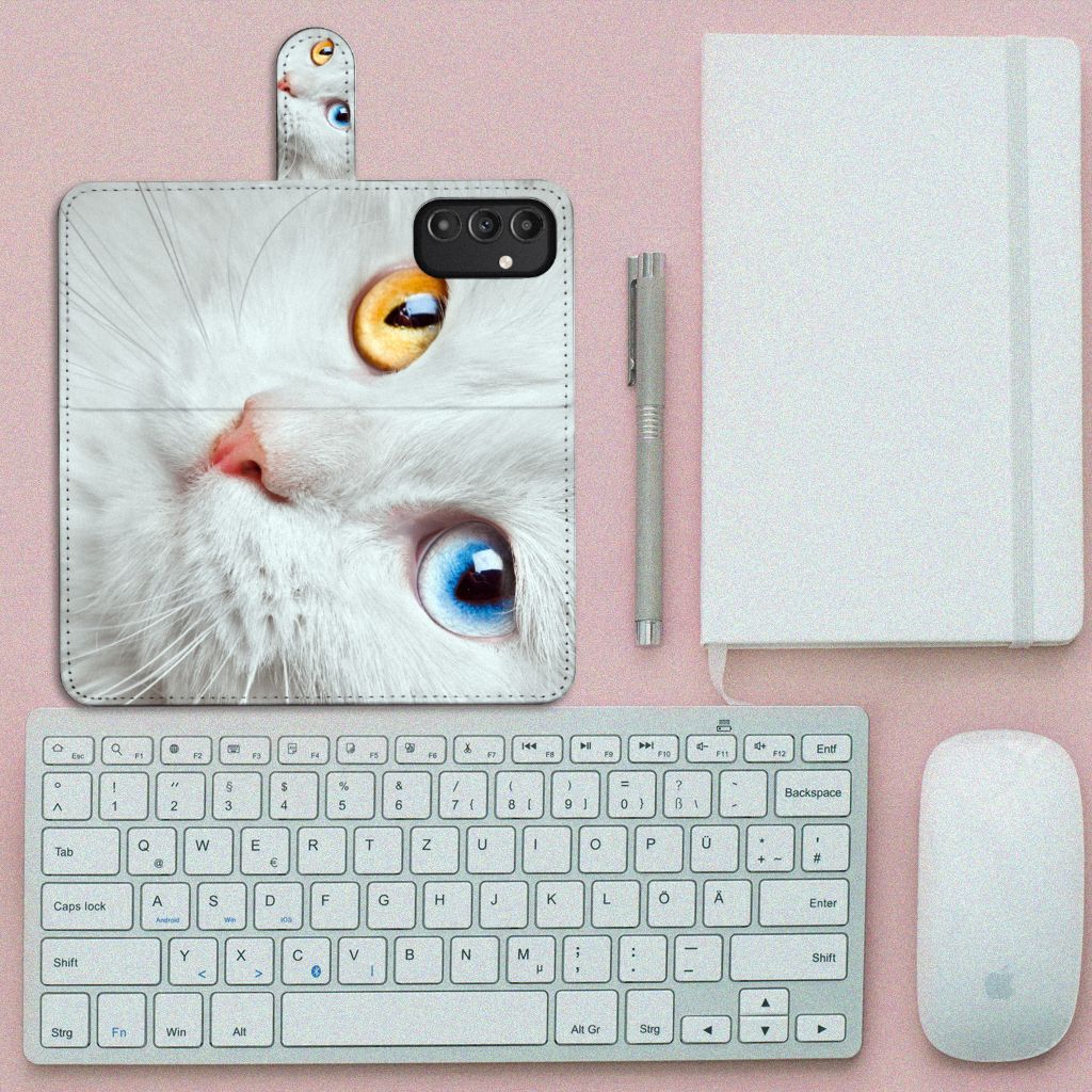 Samsung Galaxy A14 4G Telefoonhoesje met Pasjes Witte Kat met unieke kat afbeelding en verschillende kleuren ogen