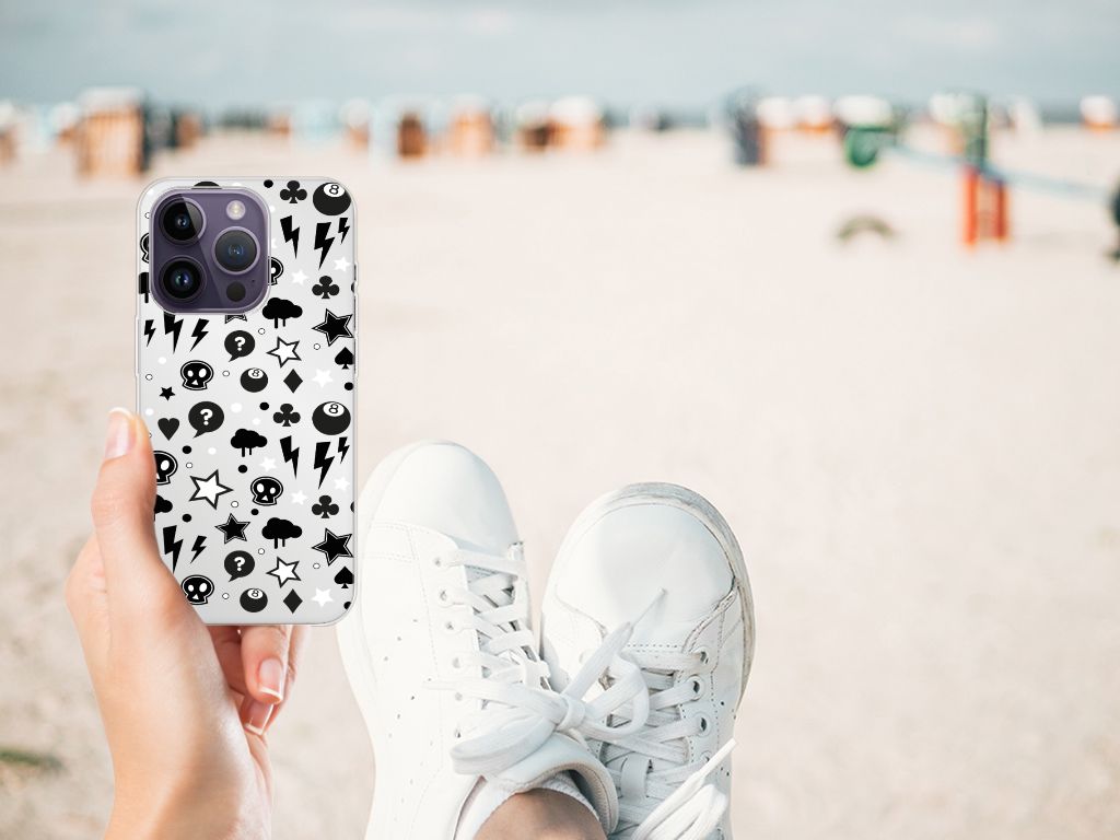 Silicone Back Case Apple iPhone 14 Pro Silver Punk met stoere zwarte iconen en bliksems op een strand.