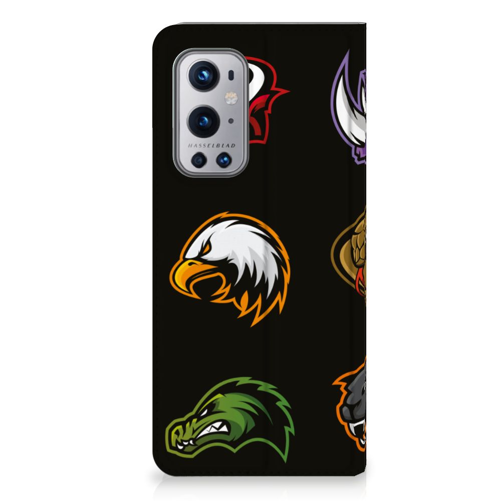 OnePlus 9 Pro Magnet Case Cartoon met kleurrijke cartoonlogo's en een opvallend ontwerp.
