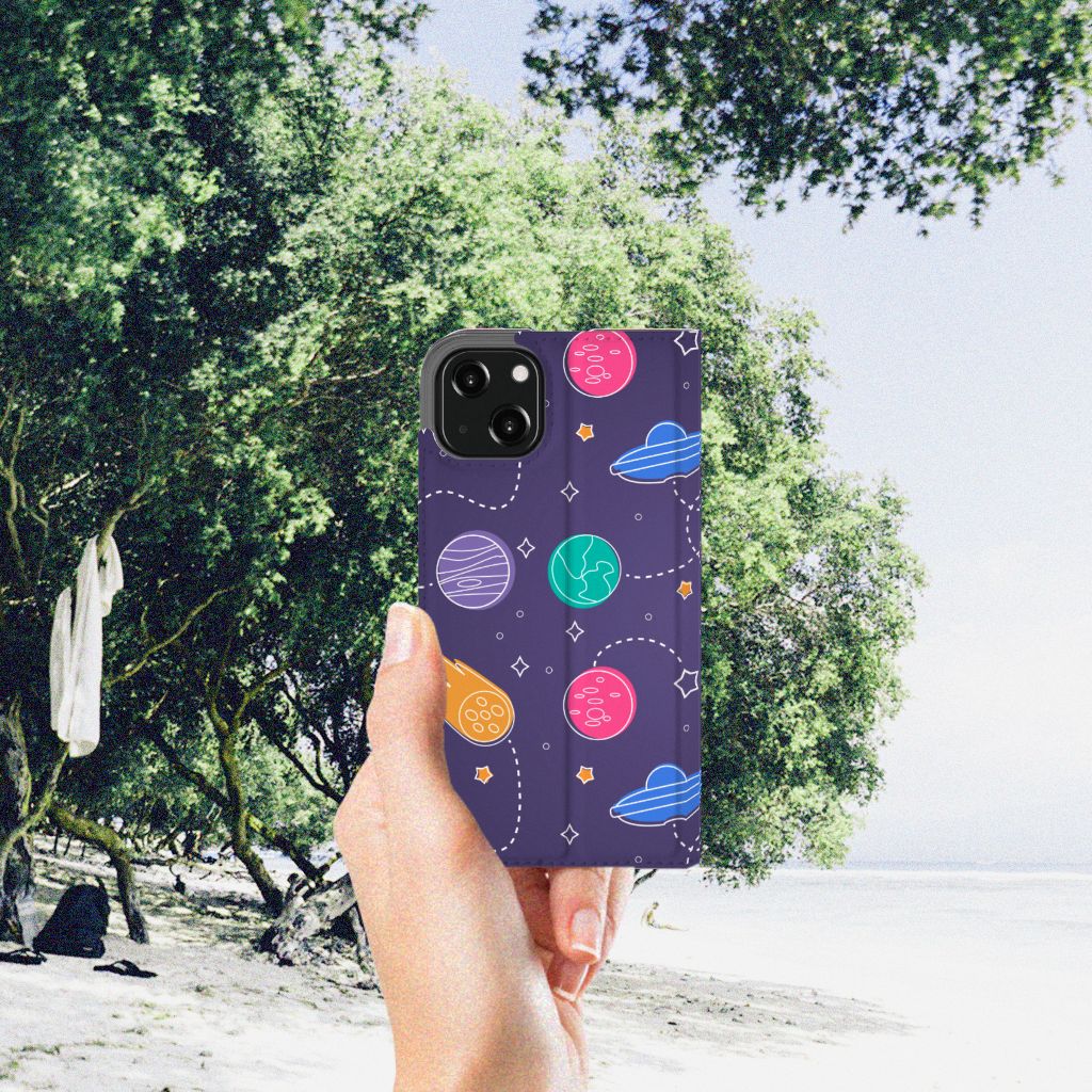 iPhone 13 Hippe Standcase Space